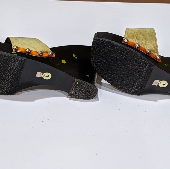 Poke-A-Dot Wedge Heels - Picture 4 of 4